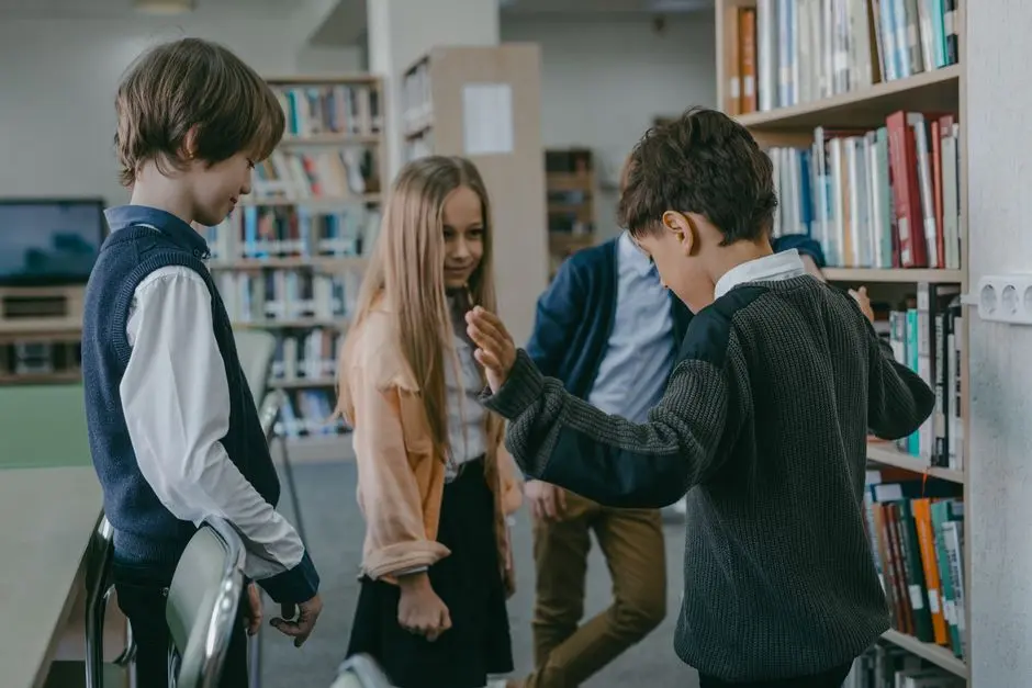Siswa berdiskusi di perpustakaan sekolah favorit